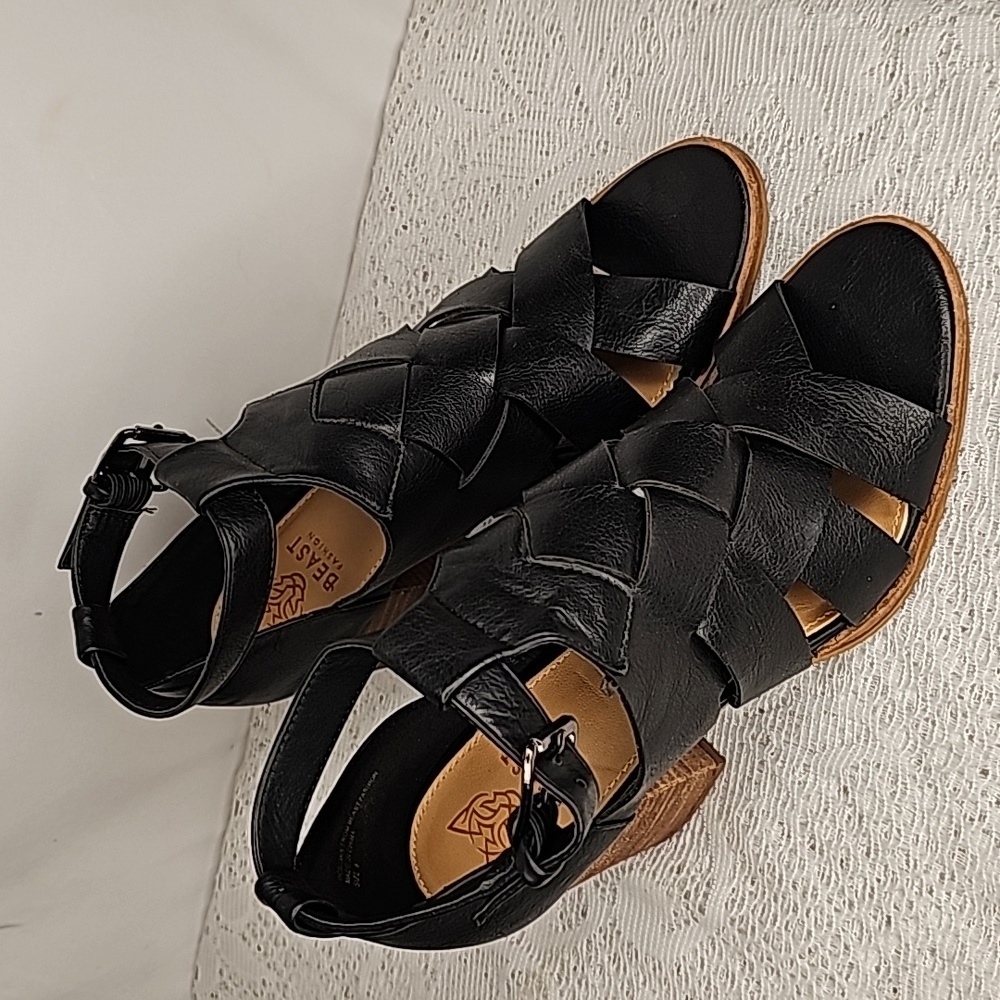 BEAST FASHION Black Woven Peep-Toe Block Heel Sandals